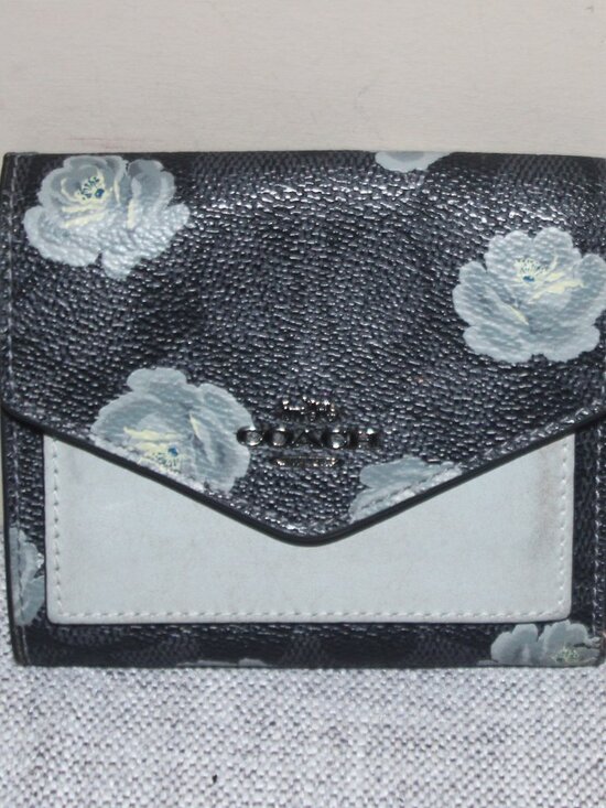 COACH Accessories - 13a   LADIES COACH WALLET